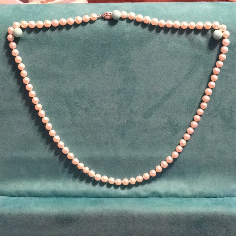 Pearl like necklace